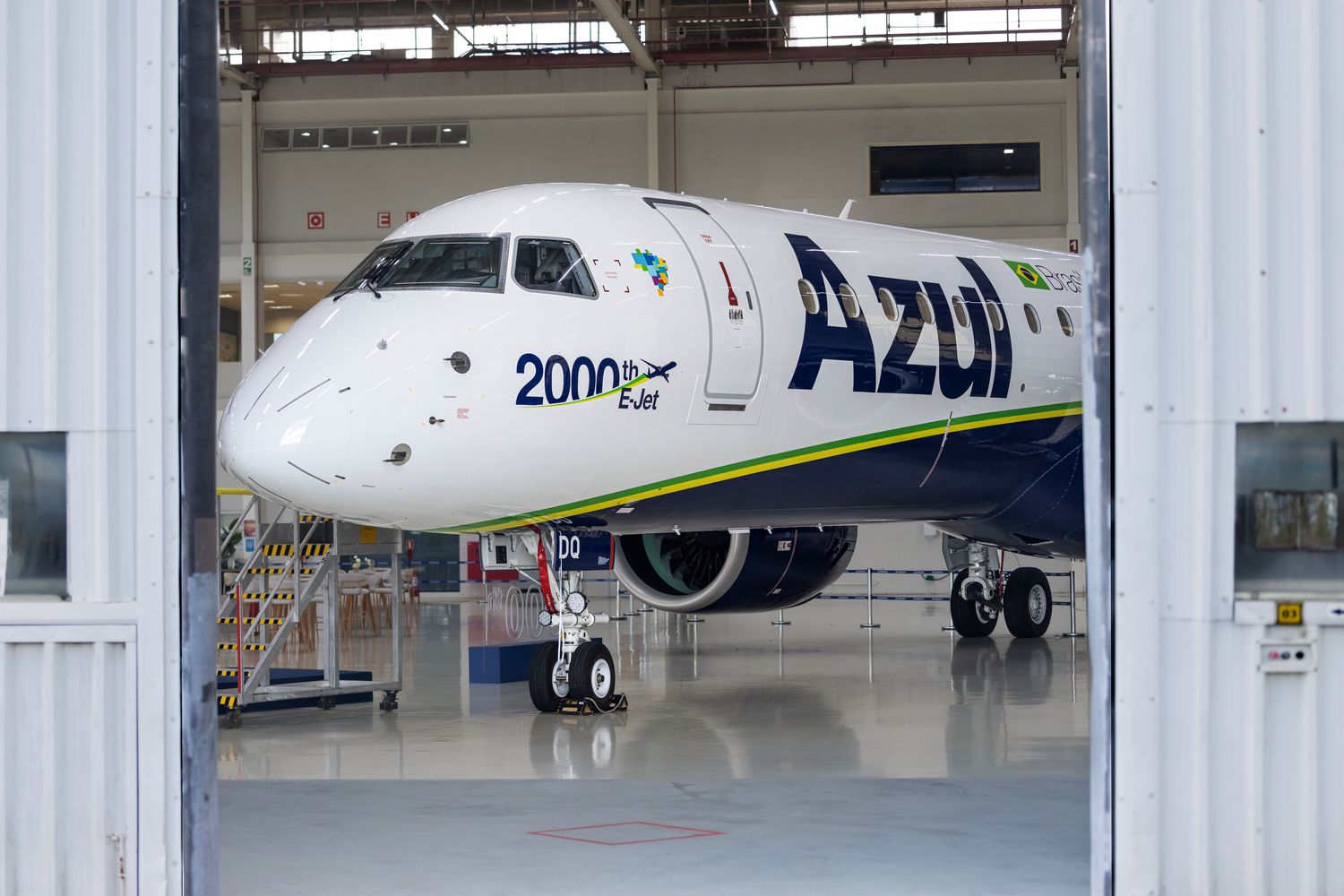 Embraer celebra a entrega do 2.000º E-Jet, marco que coloca o programa entre os três maiores do mundo